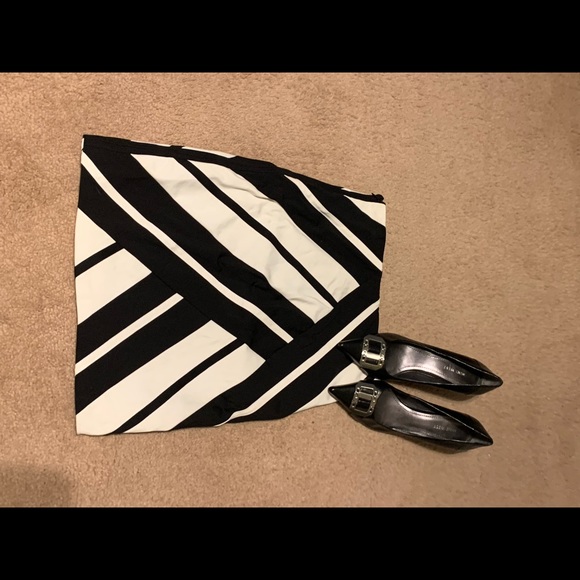 White House Black Market Pencil Skirt - Picture 4 of 8